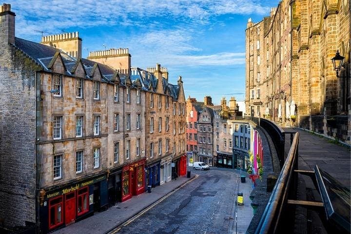 Edinburgh Old Town Walking Tour with an App