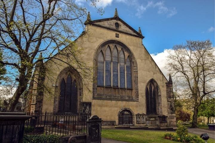Edinburgh Old Town Walking Tour with an App