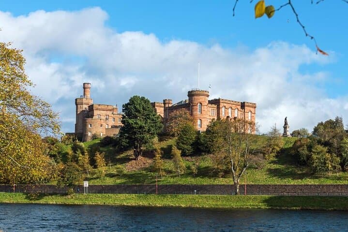 Private Family Heritage Walking Tour in Inverness