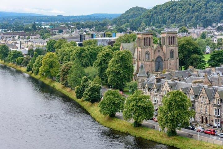Private Family Heritage Walking Tour in Inverness