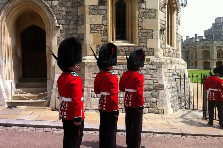 All Inclusive Windsor Castle Stonehenge Private Tour with Passes