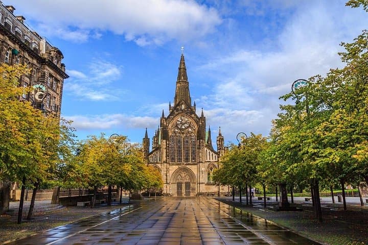 Private Walking Tour in Glasgow Old Town Cathedral Heritage