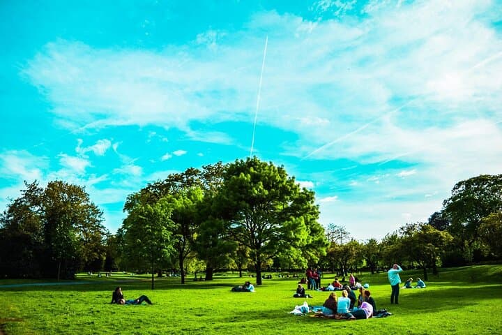 Private Romantic Walking Tour of Unique London Heritage