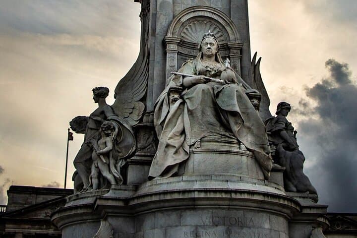 Private Romantic Walking Tour of Unique London Heritage
