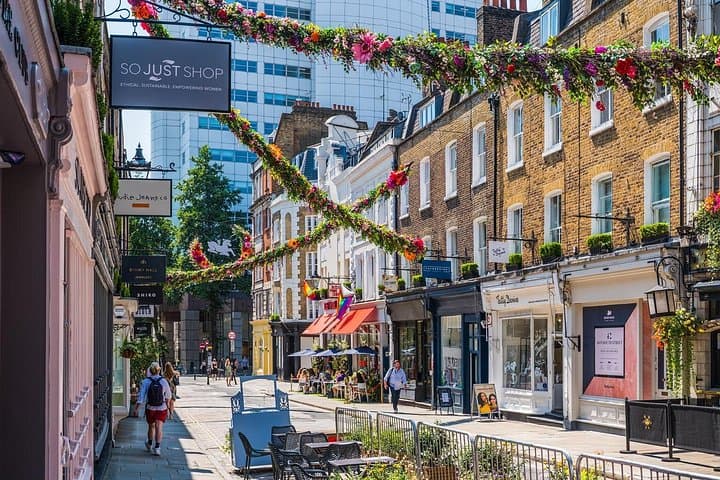 Camden’s Yuletide Stroll Private Tour: Lights, Markets & Magic