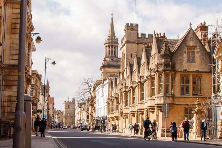 Private Family Walking Tour in Oxford: Historic Landmarks