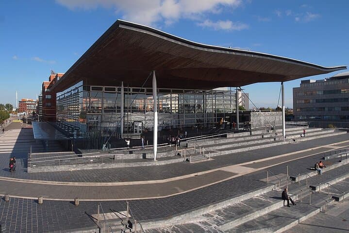 Cardiff Self-Guided City Walking Tour & Scavenger Hunt