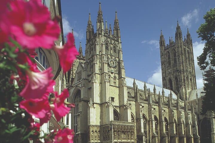 Leeds Castle Canterbury and Dover Private Tour from London