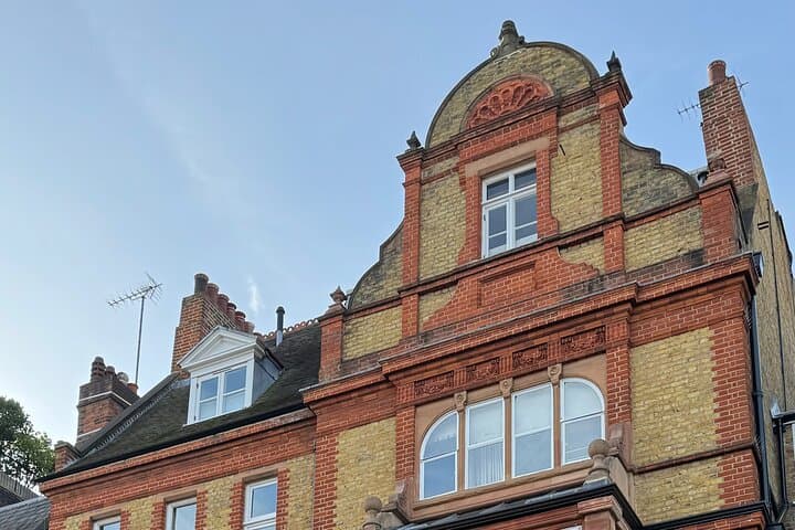 2 Hours History Walking Tour of The Secret Streets in Chelsea