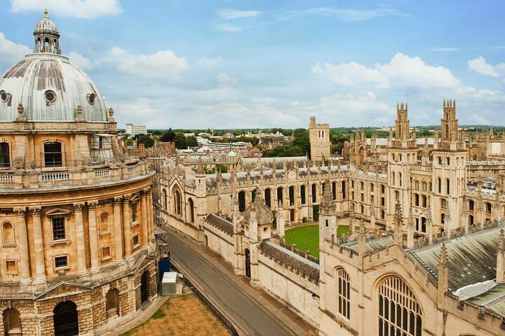 Private Walking Tour in Oxford: Christmas Lights & Heritage