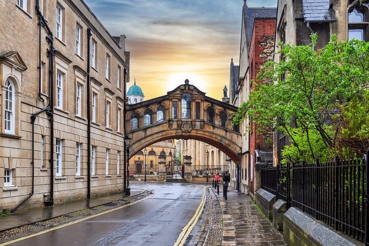 Private Walking Tour in Oxford: Christmas Lights & Heritage