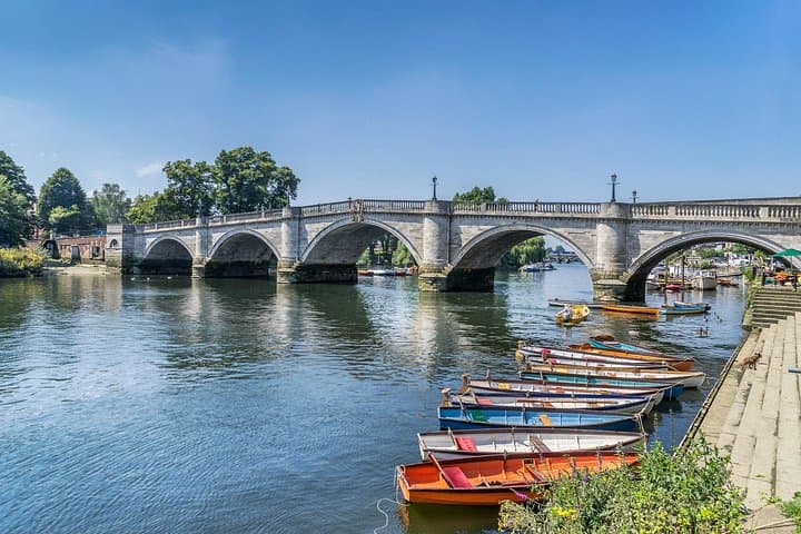 Ted Lasso Filming Locations in Richmond: Private 4-hour Cab Tour