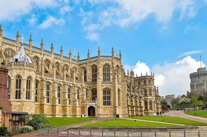 Royal Windsor and Eton Riverside Private Tour from London