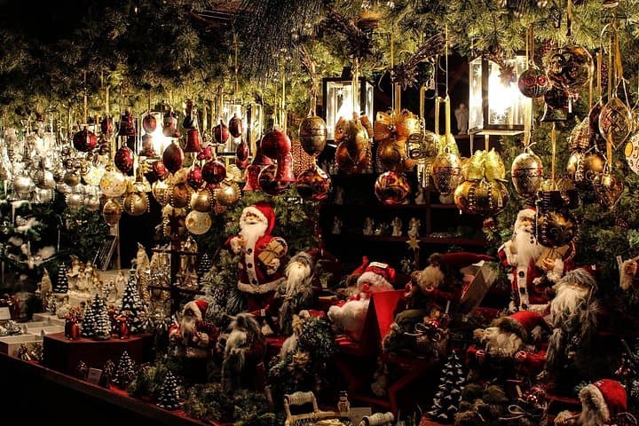 Private Christmas Walking Tour in Canterbury Medieval Heritage