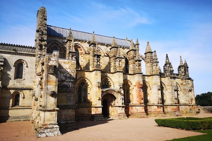 Rosslyn Chapel, Dunfermline Abbey and Stirling Castle Day Tour