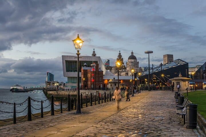 Private Christmas Walking Tour in Historic Liverpool