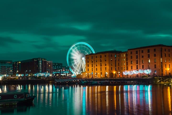 Private Christmas Walking Tour in Historic Liverpool
