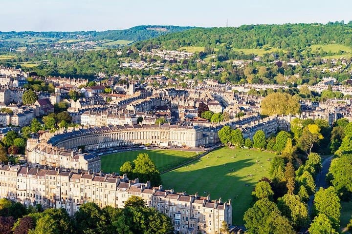 Private Christmas Walking Tour in Bath with Festive Pudding
