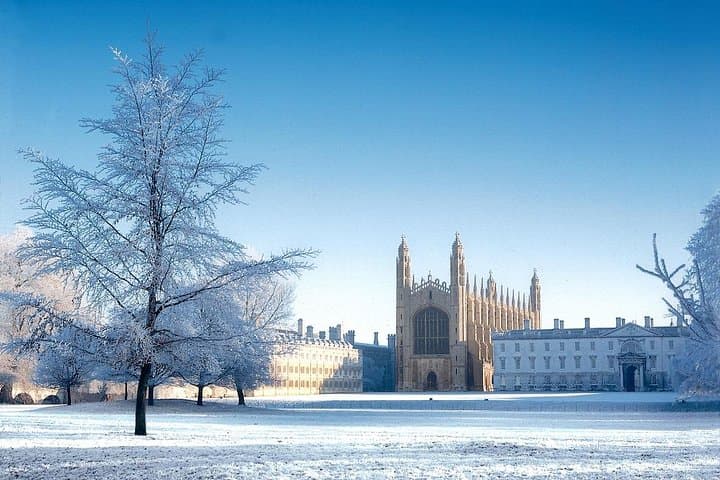 Private Christmas Walking Tour in Cambridge Old Town