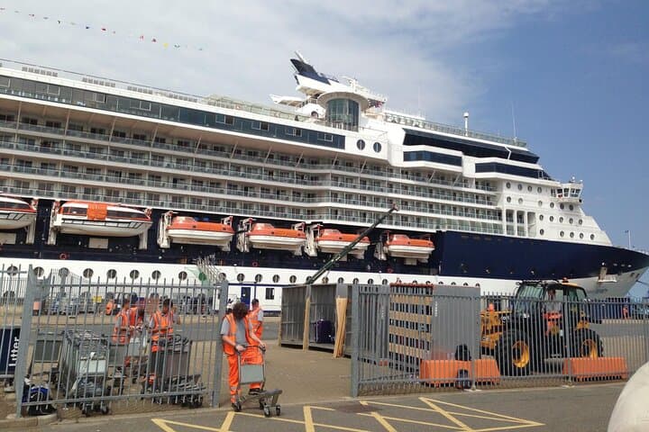 Transfer London to Southampton Cruise Terminal (extra luggage)