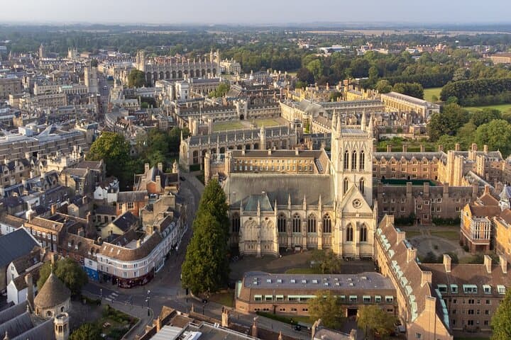 Private Heritage Walking Tour in Cambridge Old Town