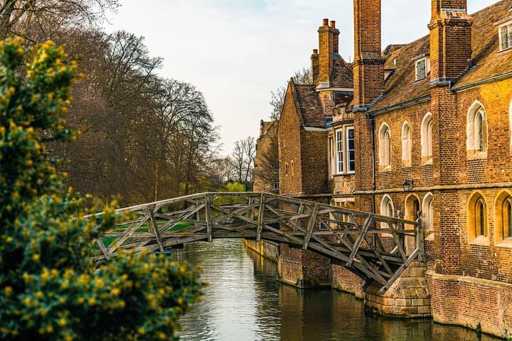Private Heritage Walking Tour in Cambridge Old Town