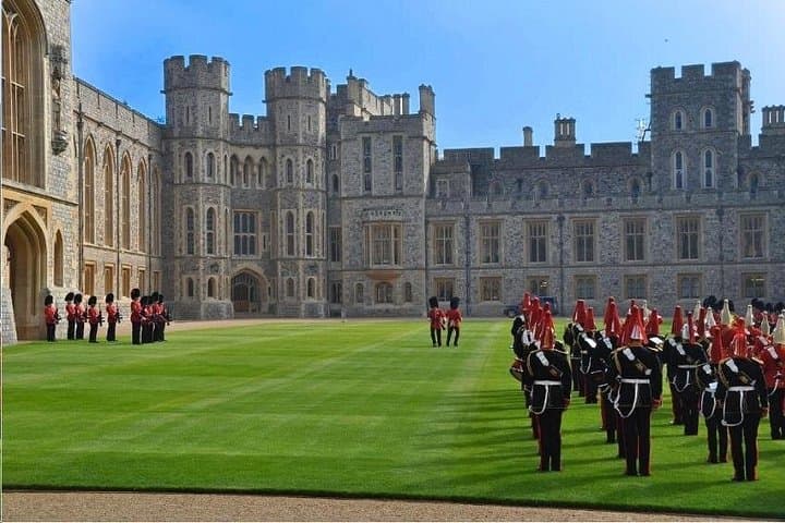 Stonehenge and Windsor Castle Tour from London With Entry Tickets