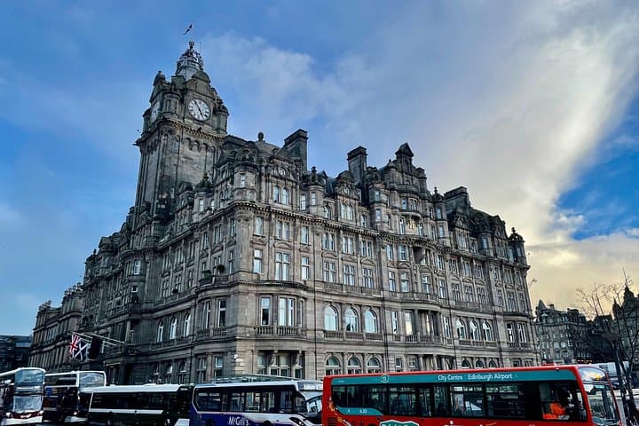 Best of Edinburgh: Small Group Walking Tour (Max 10, 3 Hours)