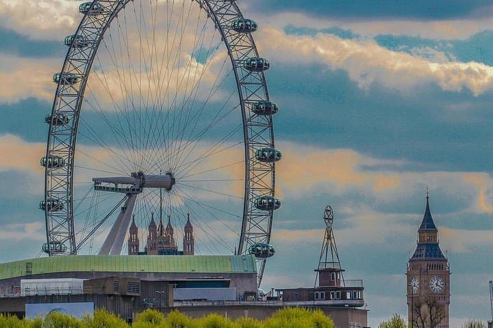 London Must-see Attractions Walking Tour with Guide
