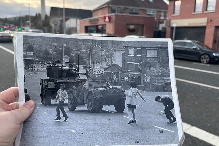 History of Belfast conflict and terror 1 hour black taxi tour
