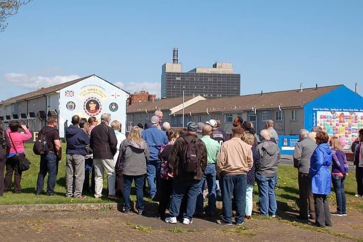 2 Hours Republican & Loyalist Mural Black Taxi Tour from Belfast