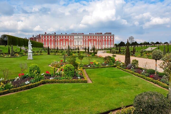 Hampton Court Palace Private Tour from London