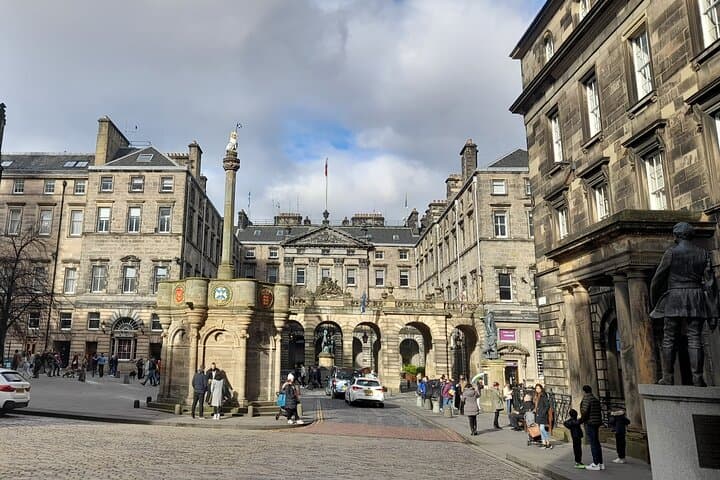 Private Edinburgh Old Town and Royal Mile Walking Tour