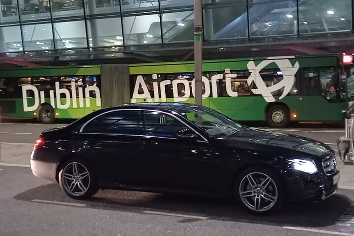 Derry, Londonderry to Dublin Airport Premium Car Service