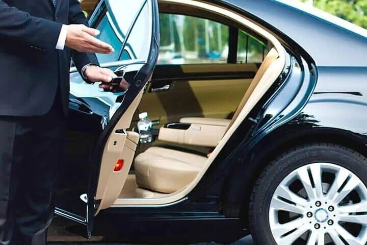 Private One-way Transfer From Belfast Int. Airport to Belfast