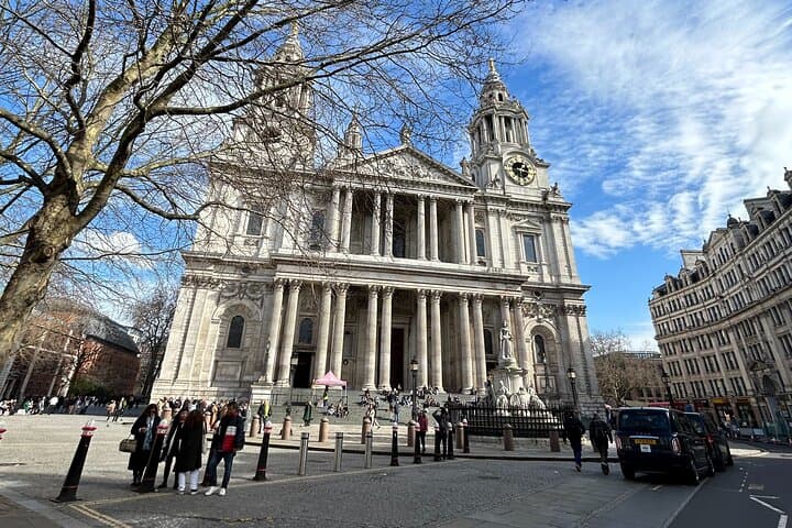 St Paul's - Meet Here!