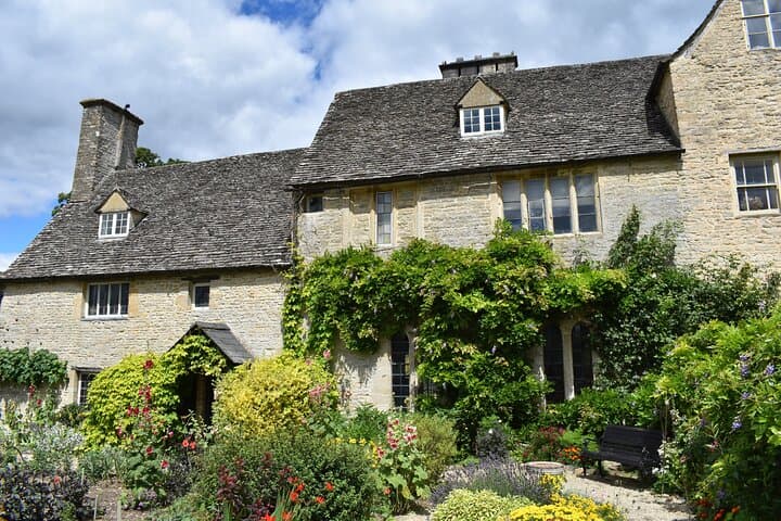 Cogges Farm, which doubles as Yew Tree Farm in Downton Abbey