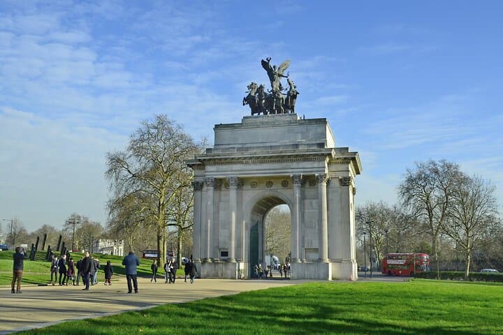 Exclusive Guided Royal Walking Tour w/ Buckingham Palace Tickets