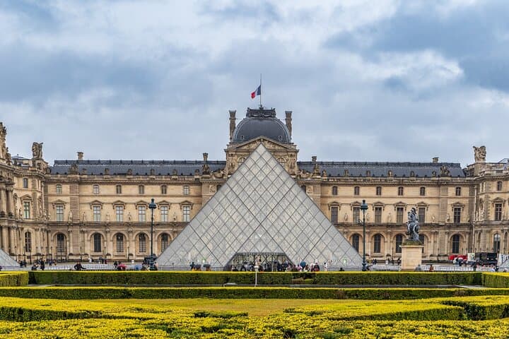 Paris Explorer Rail Tour from London with Paris Sightseeing Bus