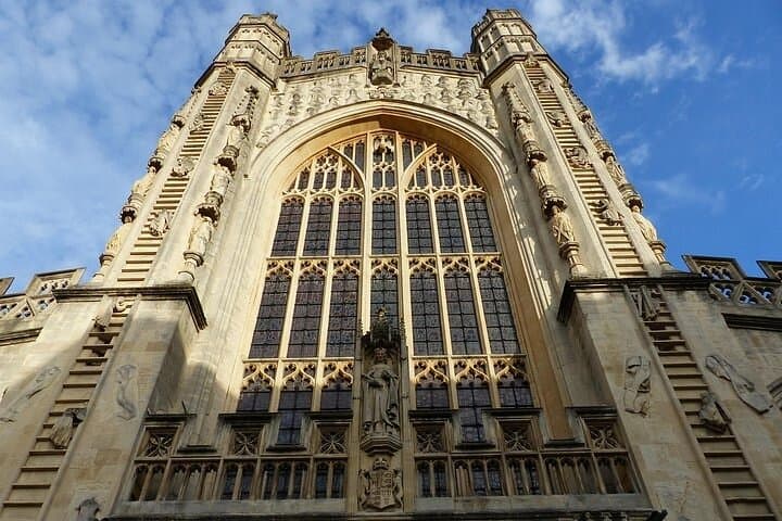 Private 12-hour excursion to Stonehenge and Bath from London