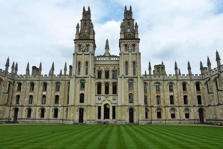 12 hour Private Tour to Windsor Castle and Oxford from London