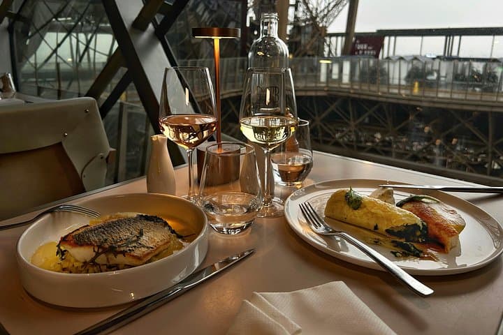 Paris by Rail - Sightseeing Bus and Eiffel Tower Champagne Lunch