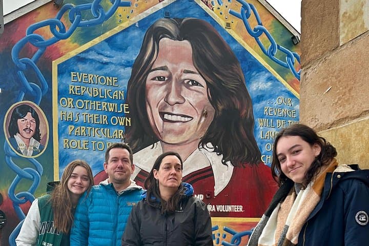 History of Belfast conflict and terror 1 hour black taxi tour