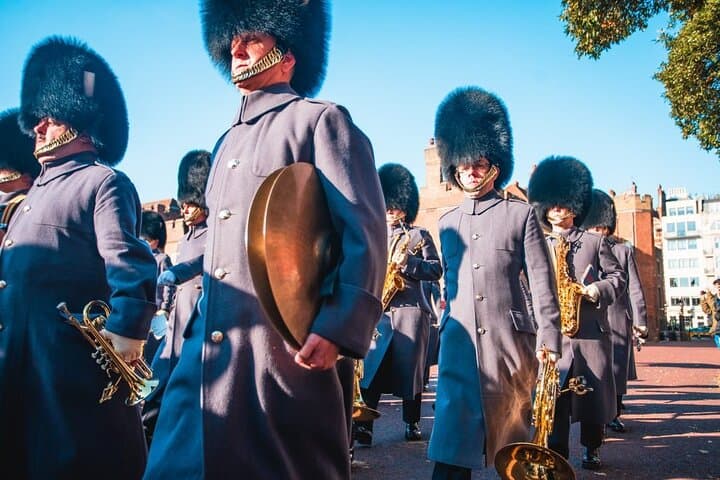 London Tour with Changing of the Guard & Westminster Abbey