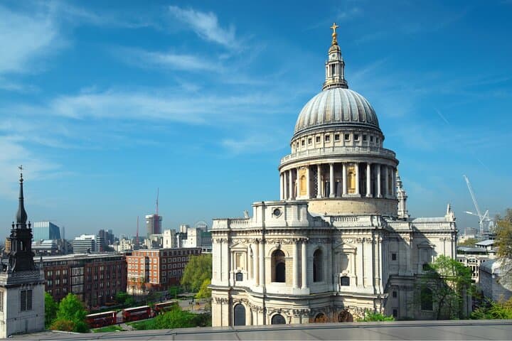 Explore Over 30 Prime London Locations with a Handy App