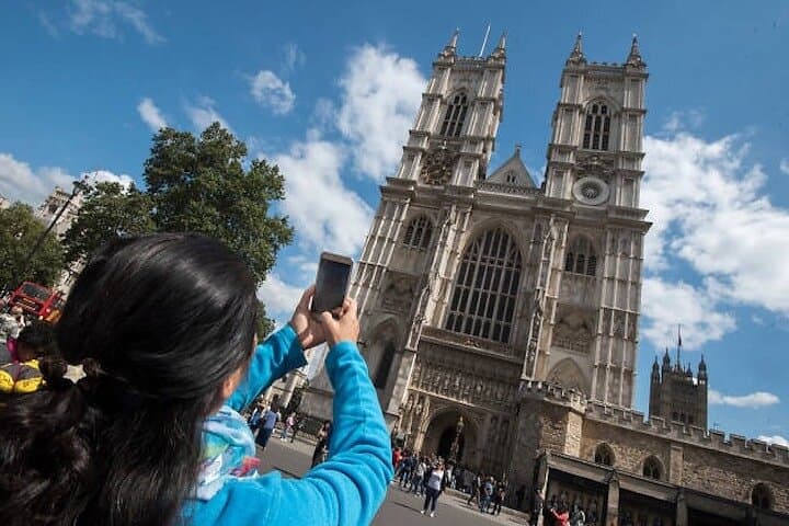 Private Westminster Walking Tour & London Dungeon Entry