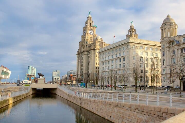 Transfer Liverpool Airport (LPL) to Liverpool City Center