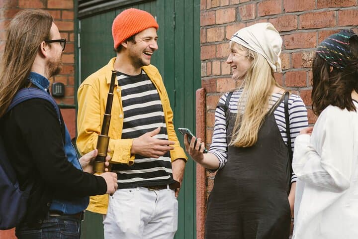 Have fun exploring Glasgow together