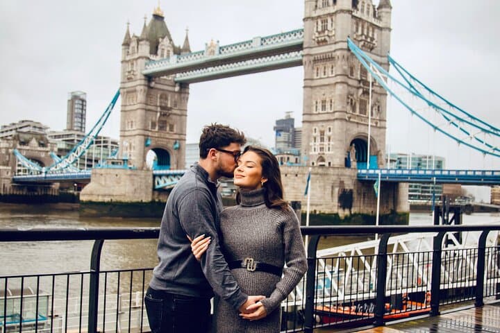 Private landmarks photoshoot for families and couples