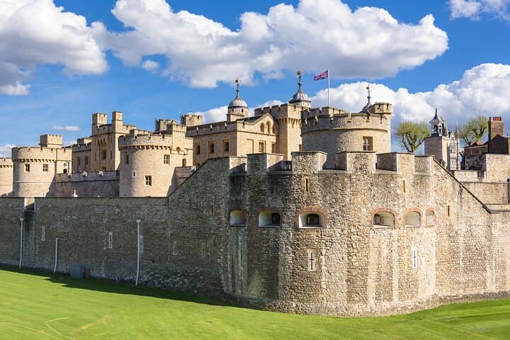 Tower of London Fully Guided Private Tour